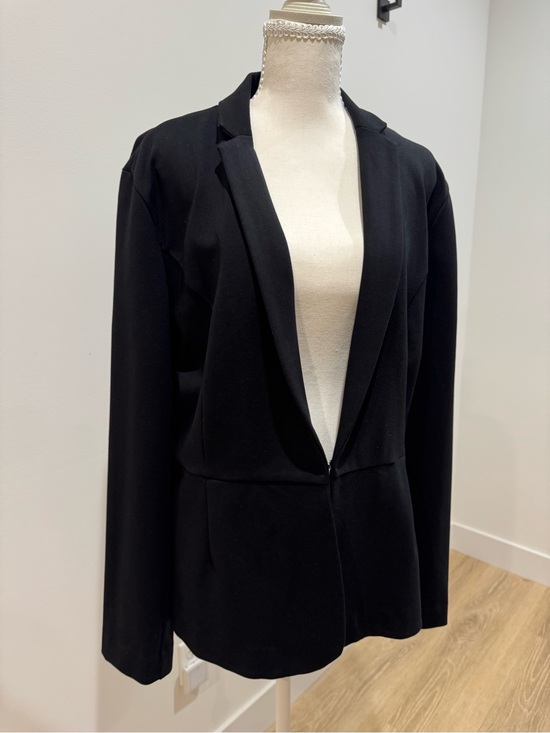 Quince Jackets & Blazers - Quince Black Women's Tailored Open-Front Blazer size xl